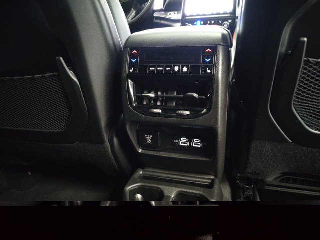 Used 2022 Jeep Grand Cherokee L Overland w/ Luxury Tech Group IV AWD/4WD image 31