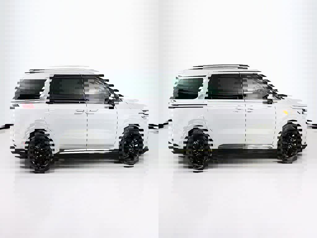 Used 2023 Kia Carnival SX Prestige image 6