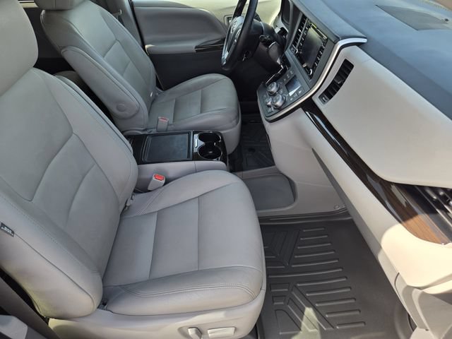 Used 2020 Toyota Sienna XLE w/ XLE Navigation Package FWD image 13