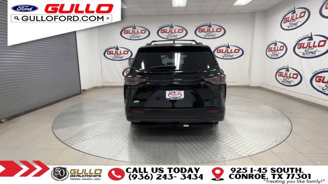 Used 2024 Toyota Sienna XLE Woodland Edition AWD/4WD image 7