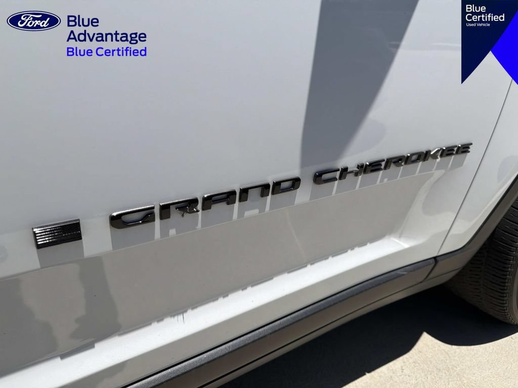 Used 2023 Jeep Grand Cherokee Altitude AWD/4WD image 9