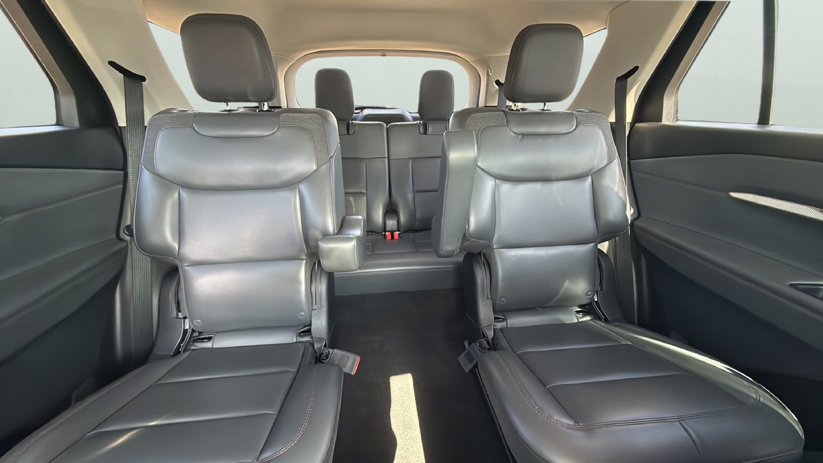 Certified 2025 Ford Explorer Active w/ Active Comfort Package RWD image 25