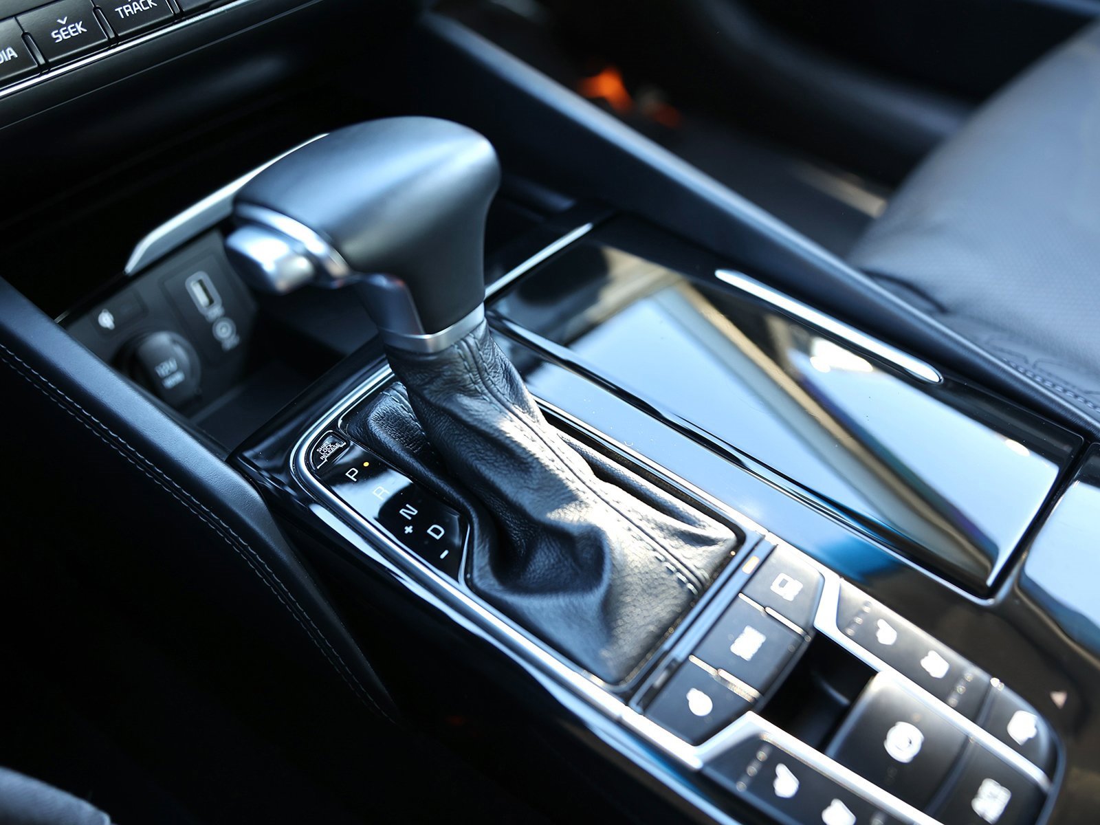 Used 2018 Kia Cadenza Limited w/ Paint Protection Package image 26