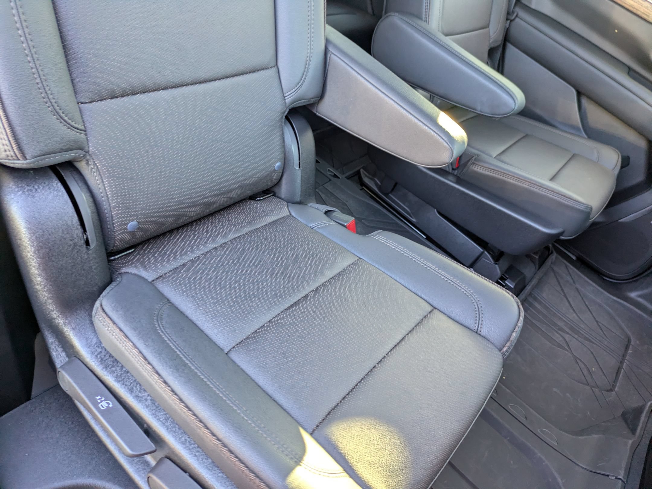 Used 2024 Chevrolet Tahoe High Country AWD/4WD image 35