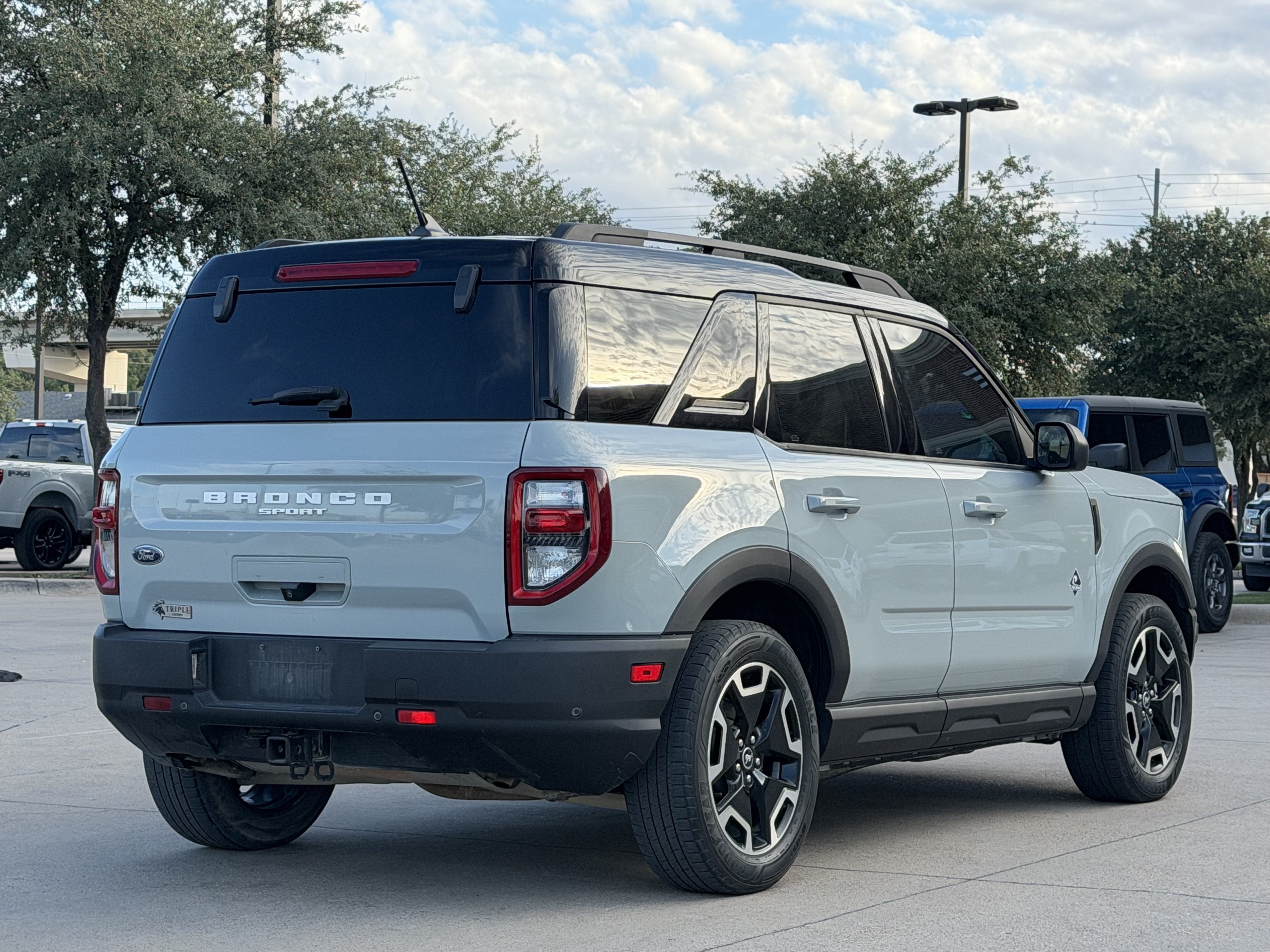 Certified 2021 Ford Bronco Sport Outer Banks w/ Outer Banks Package AWD/4WD image 4