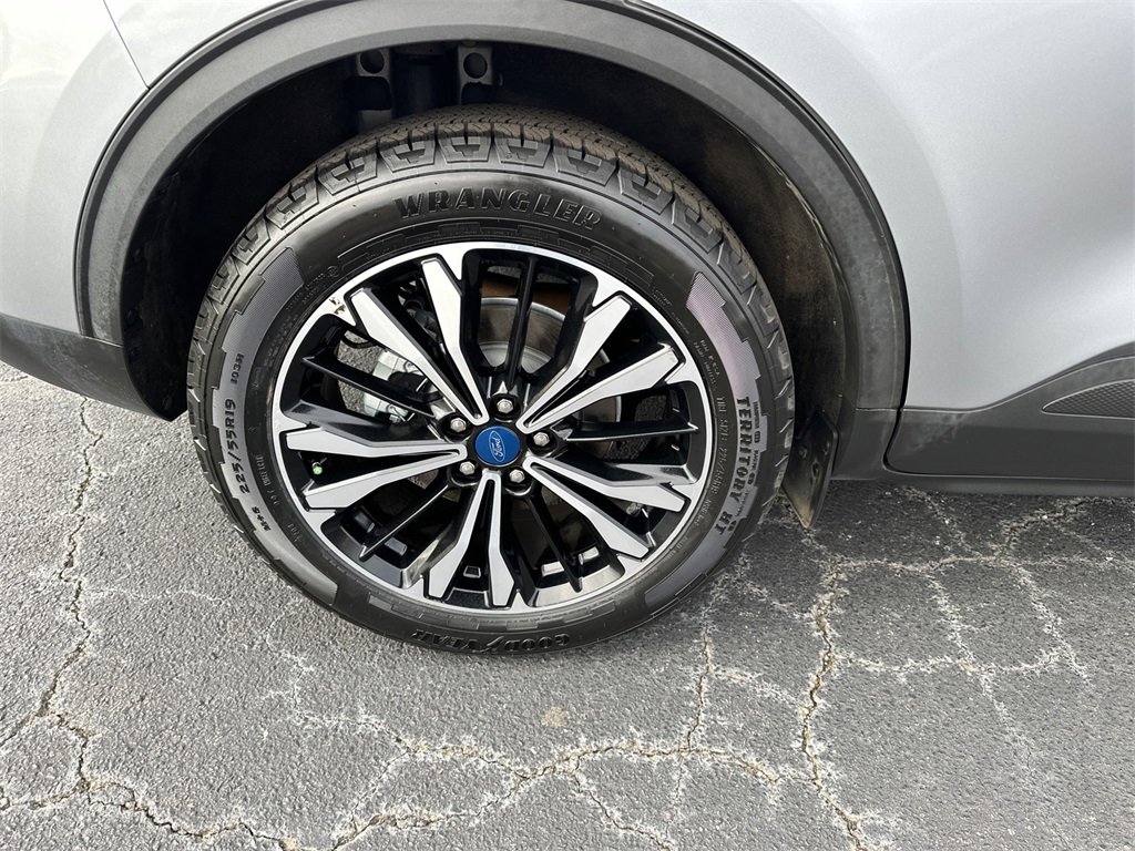 Certified 2022 Ford Escape SE w/ SE Sport Appearance Package image 17