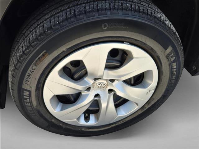 Used 2021 Toyota RAV4 LE FWD image 21