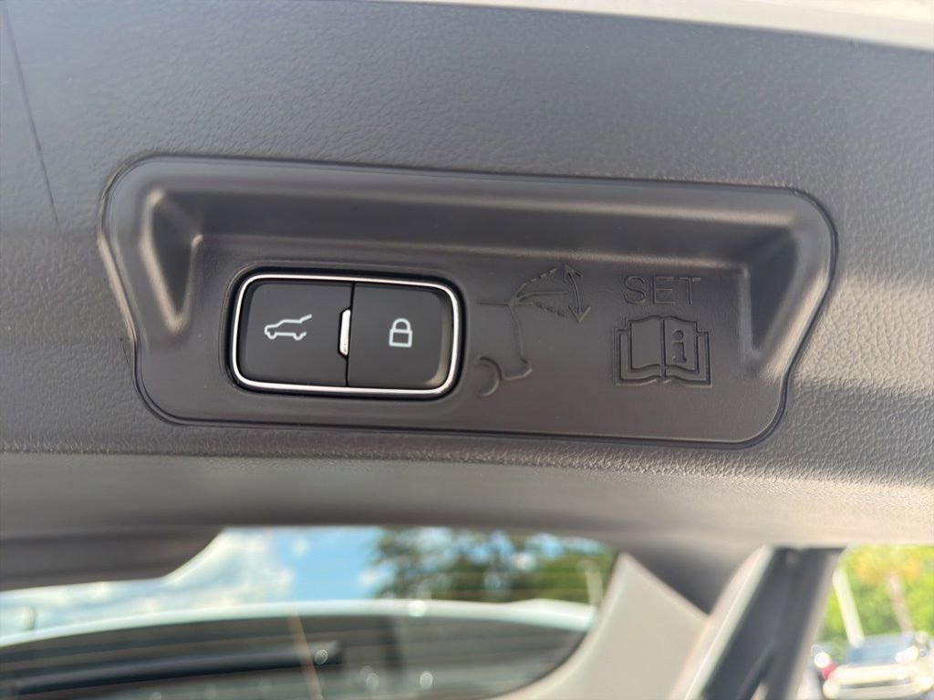 Certified 2025 Ford Explorer Active RWD image 8