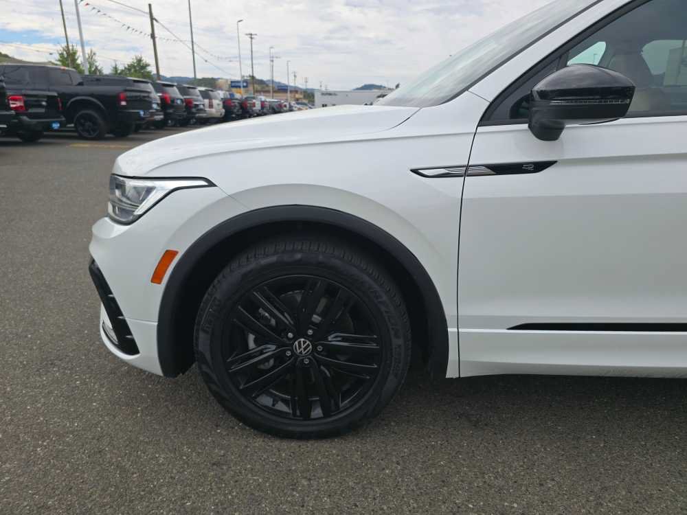 Used 2022 Volkswagen Tiguan SE R-Line FWD image 19