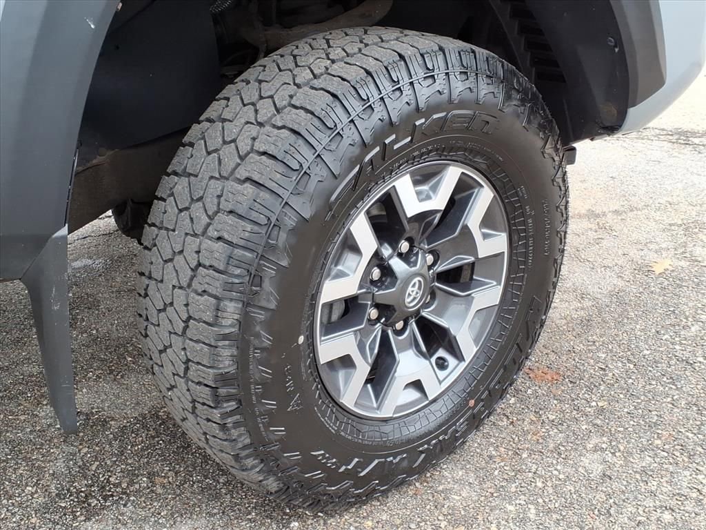 Used 2021 Toyota Tacoma TRD Off-Road w/ Technology Package image 9