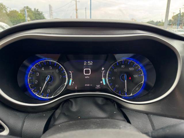 Used 2024 Chrysler Pacifica Touring-L image 25