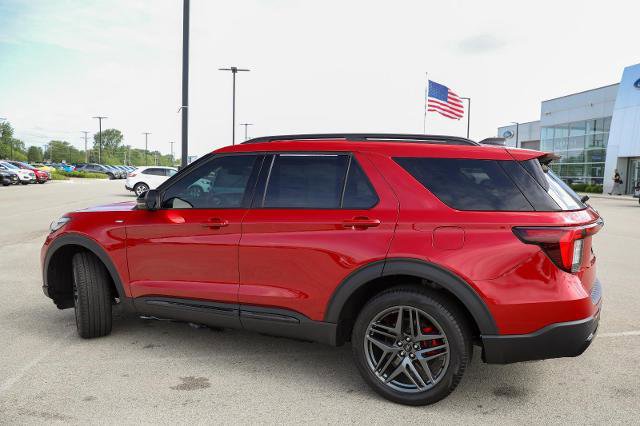 Certified 2025 Ford Explorer ST-Line w/ Premium Package AWD/4WD image 18