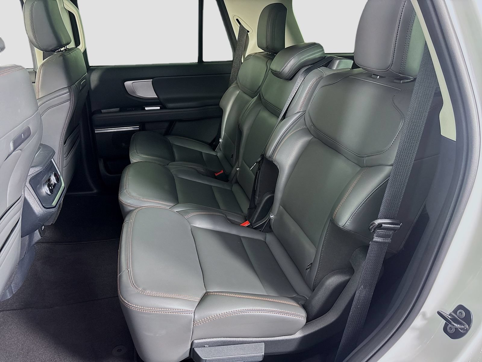 Certified 2025 Ford Expedition Active AWD/4WD image 25