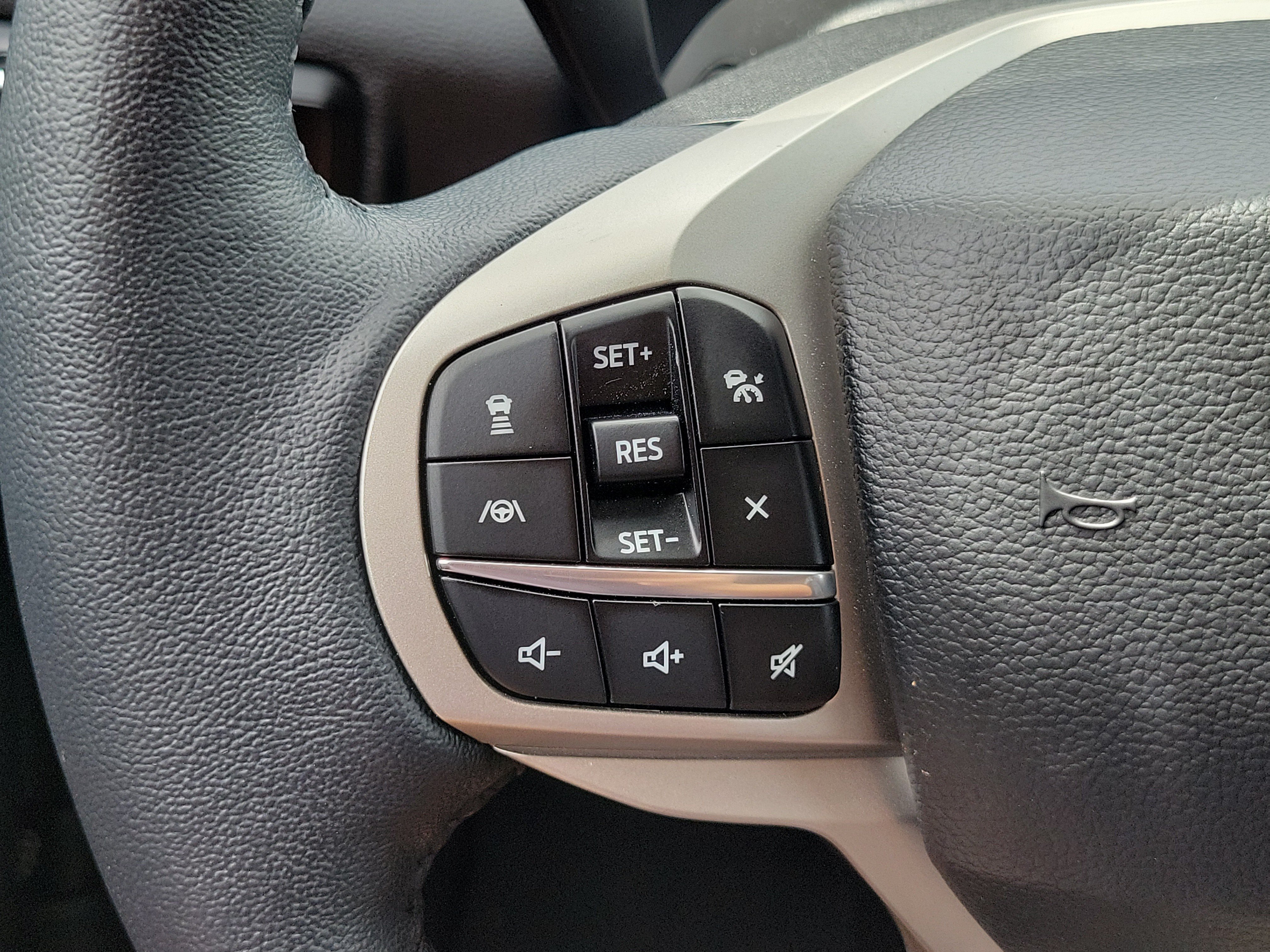 Certified 2023 Ford Explorer XLT w/ Equipment Group 202A RWD image 27