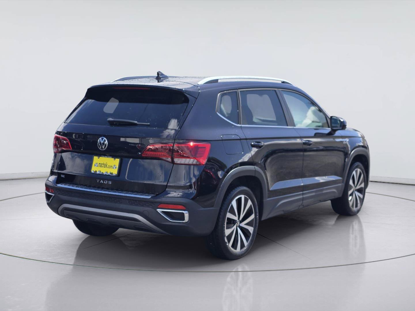 Used 2023 Volkswagen Taos SE FWD image 8