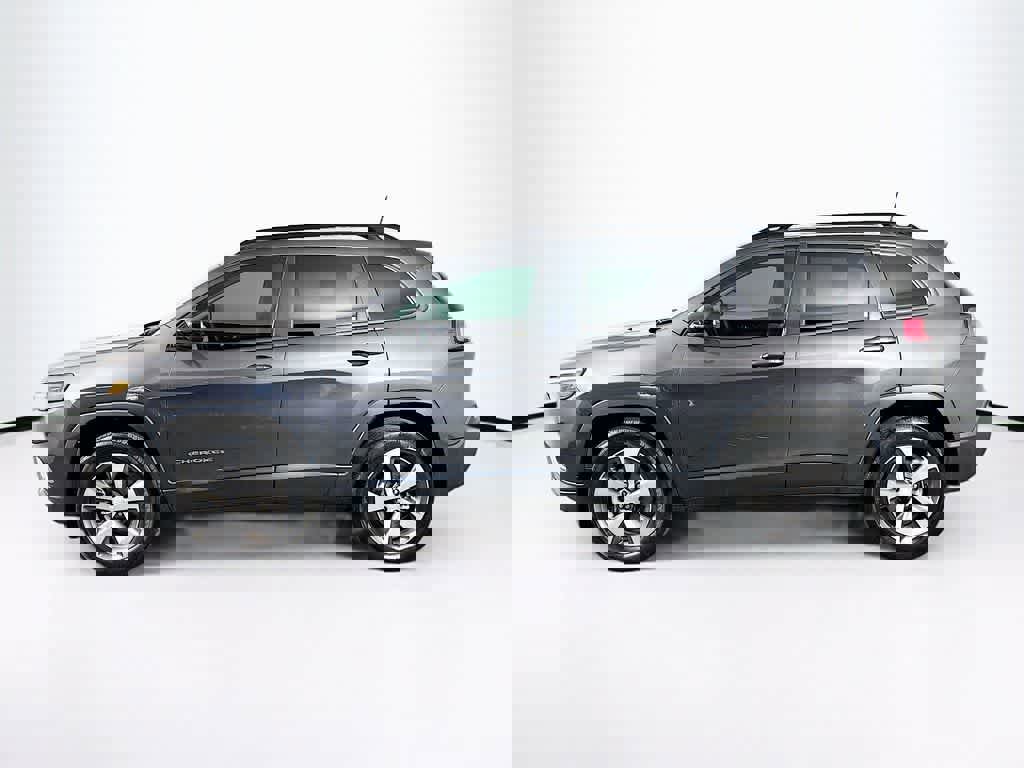 Used 2022 Jeep Cherokee Limited image 2