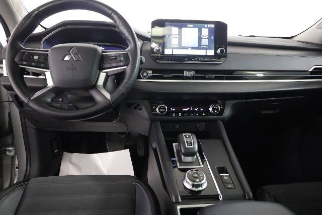 Used 2024 Mitsubishi Outlander SE AWD/4WD image 13
