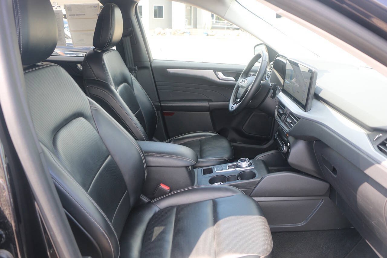 Certified 2024 Ford Escape Platinum AWD/4WD image 31