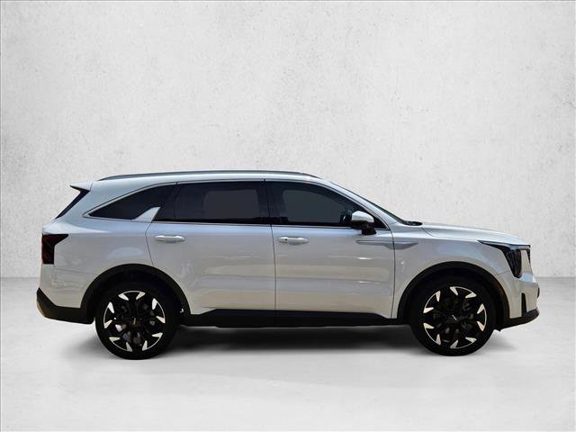 Used 2024 Kia Sorento EX w/ Panoramic Sunroof Package FWD image 4
