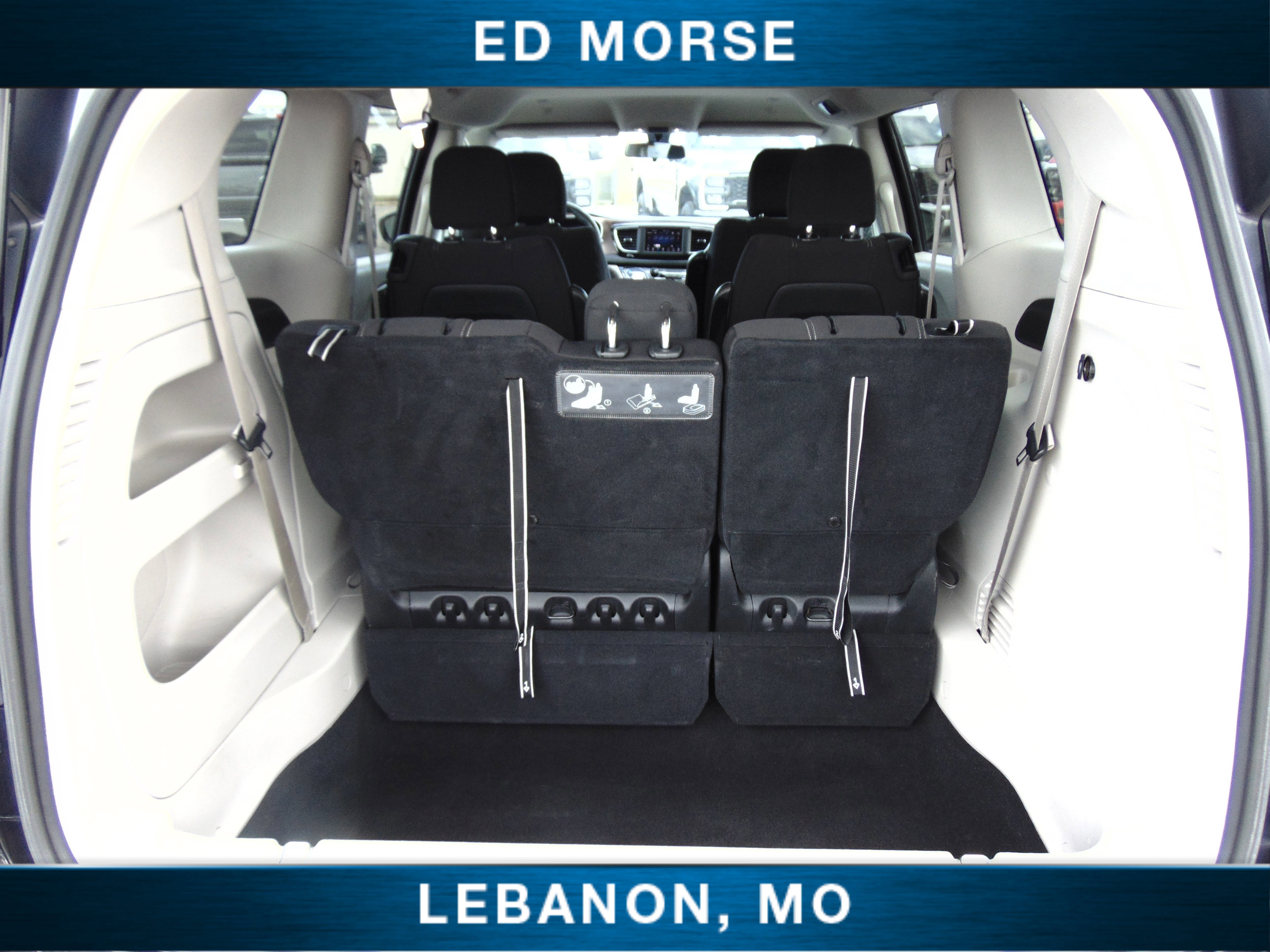 Used 2020 Chrysler Voyager LX image 12