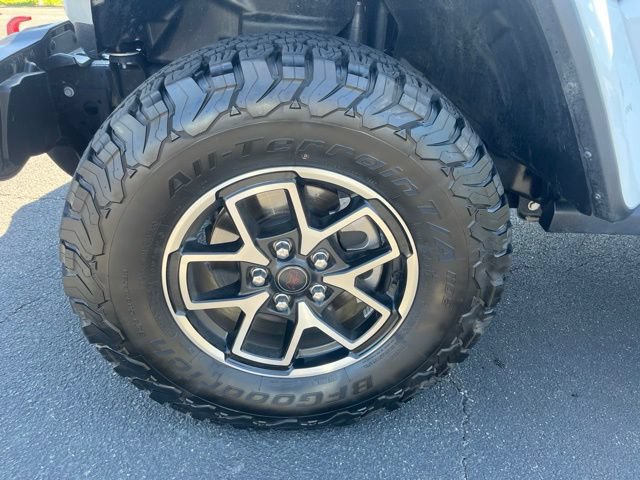 Used 2025 Jeep Wrangler Unlimited Rubicon w/ Safety Group AWD/4WD image 14