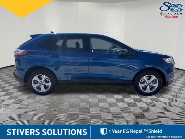 Certified 2024 Ford Edge SE image 3