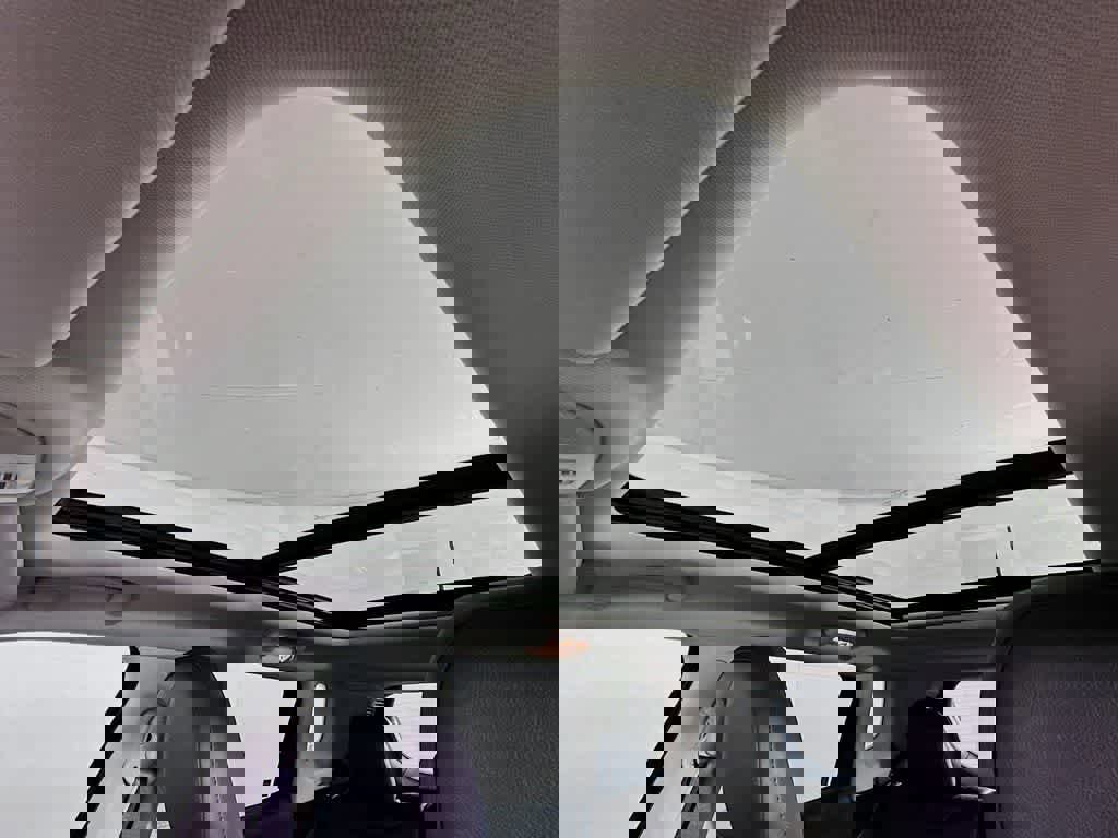 Used 2021 Jeep Compass Limited w/ Sun and Sound Group image 32