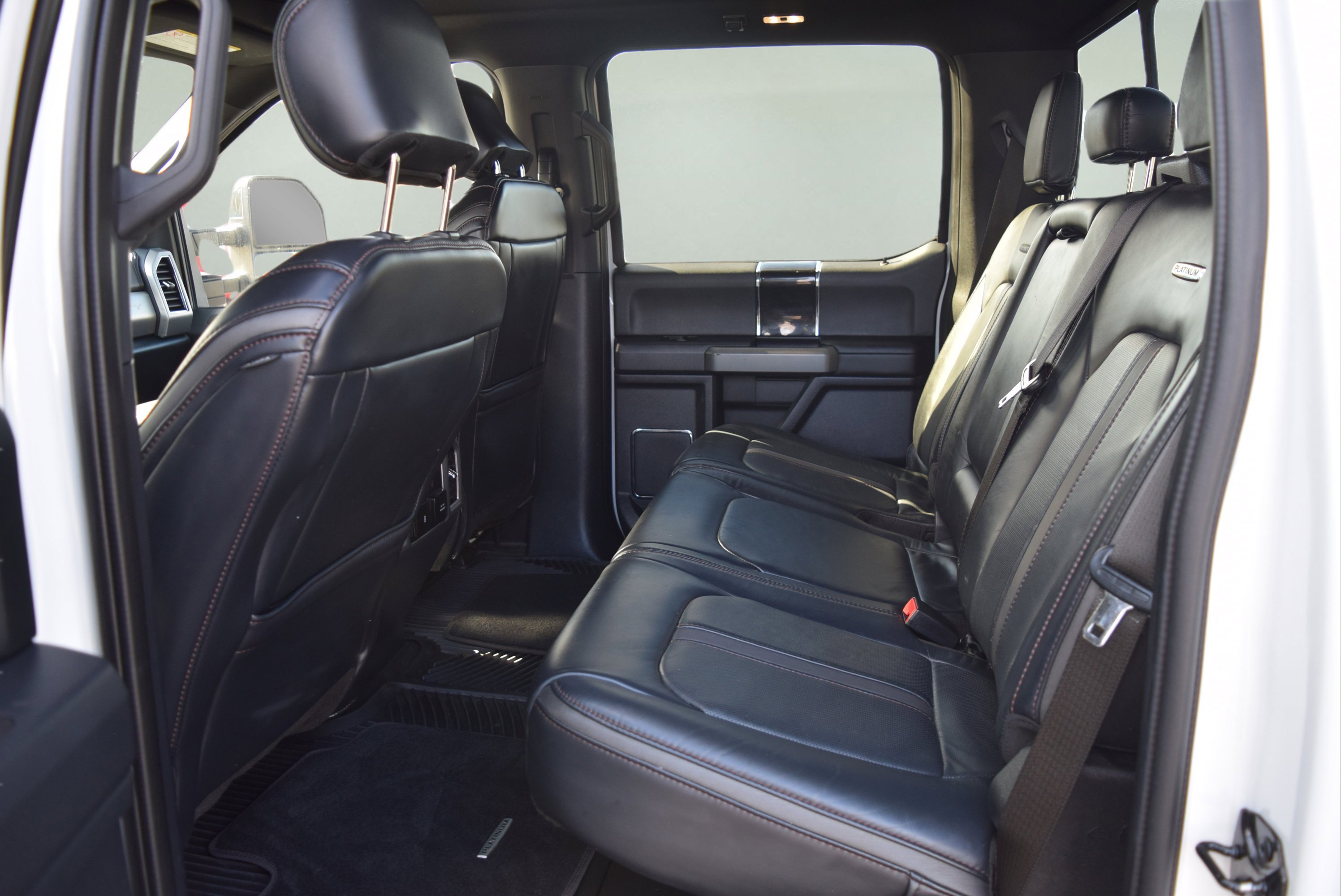 Certified 2022 Ford F350 Platinum w/ FX4 Off-Road Package AWD/4WD image 8