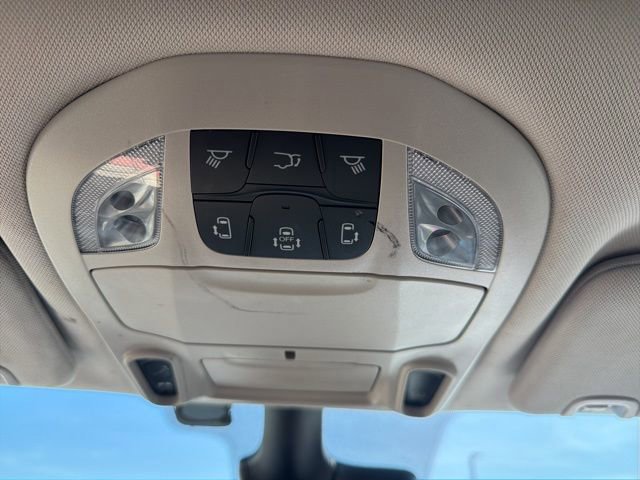 Used 2023 Chrysler Pacifica Limited image 41