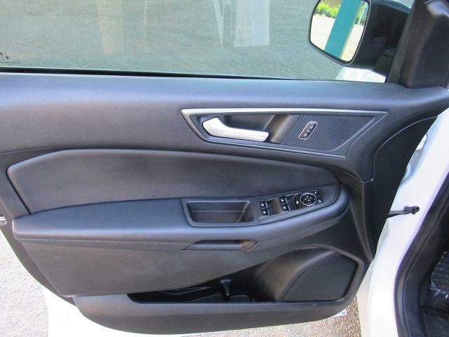 Certified 2022 Ford Edge SE w/ Black Appearance Package AWD/4WD image 11