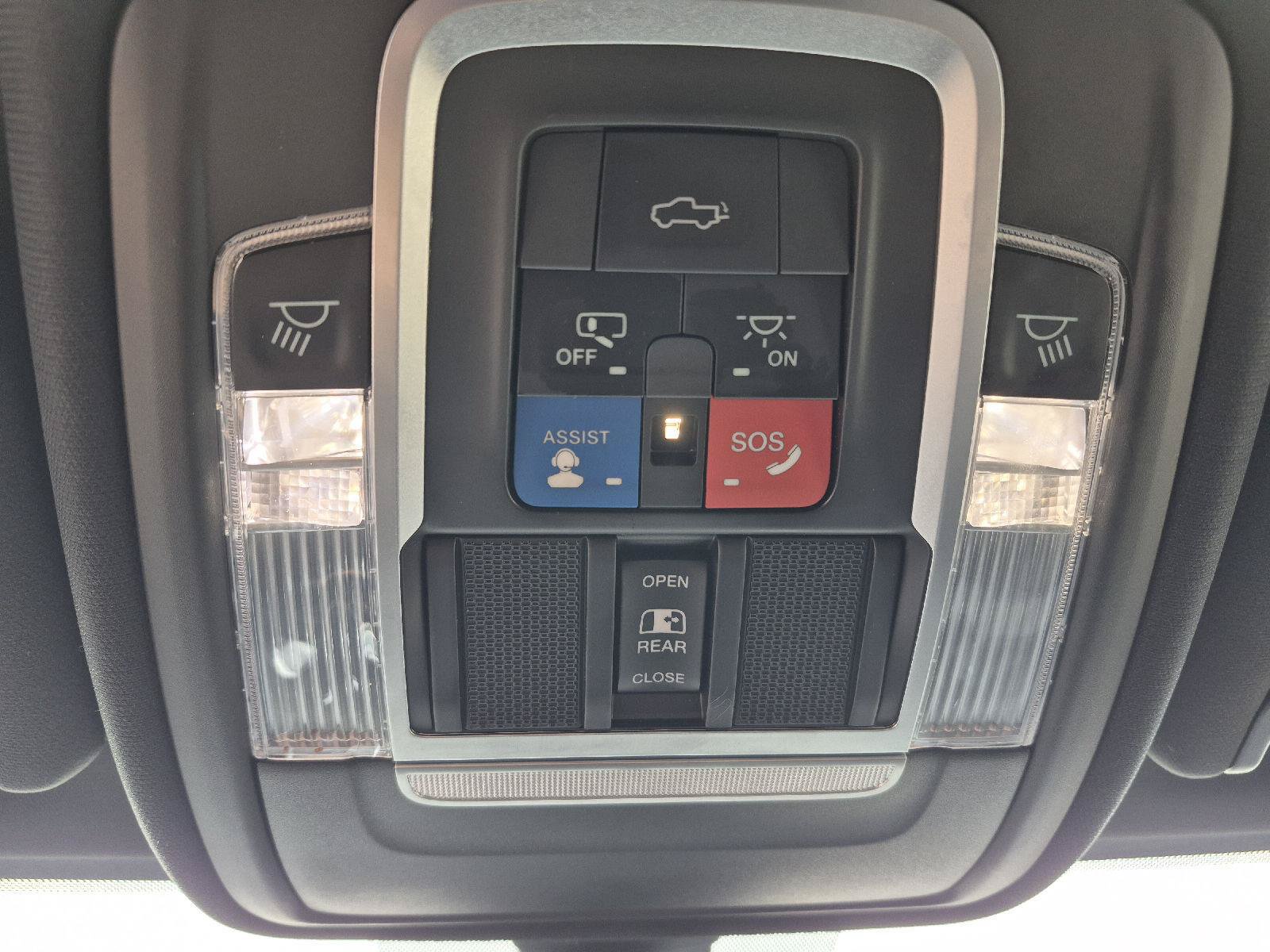 Used 2021 RAM 2500 Laramie w/ Night Edition AWD/4WD image 8