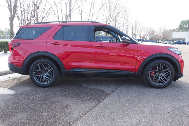Certified 2025 Ford Explorer ST AWD/4WD image 8