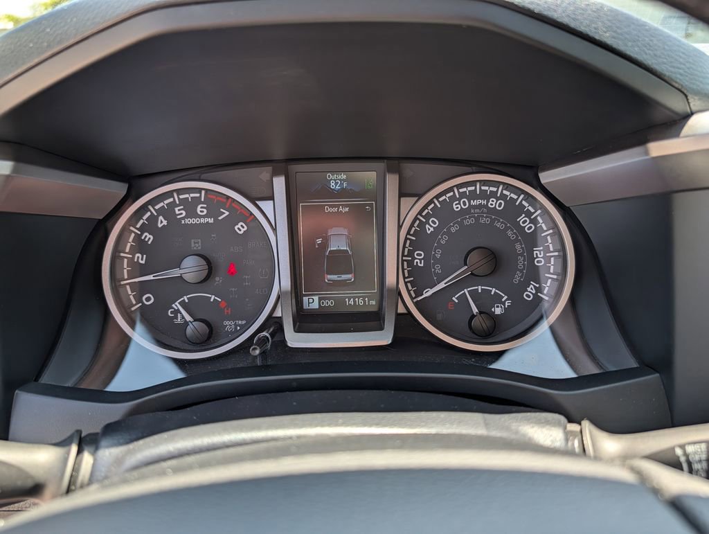 Used 2022 Toyota Tacoma SR5 AWD/4WD image 9