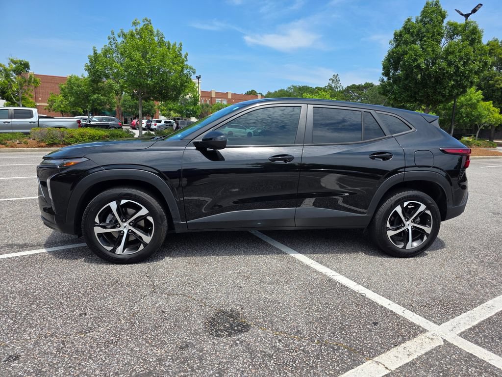 Used 2024 Chevrolet Trax RS FWD image 3