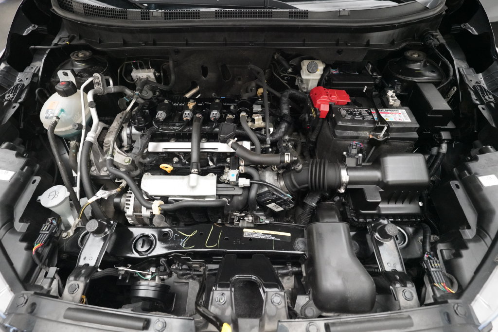 Used 2023 Nissan Kicks SR FWD image 3