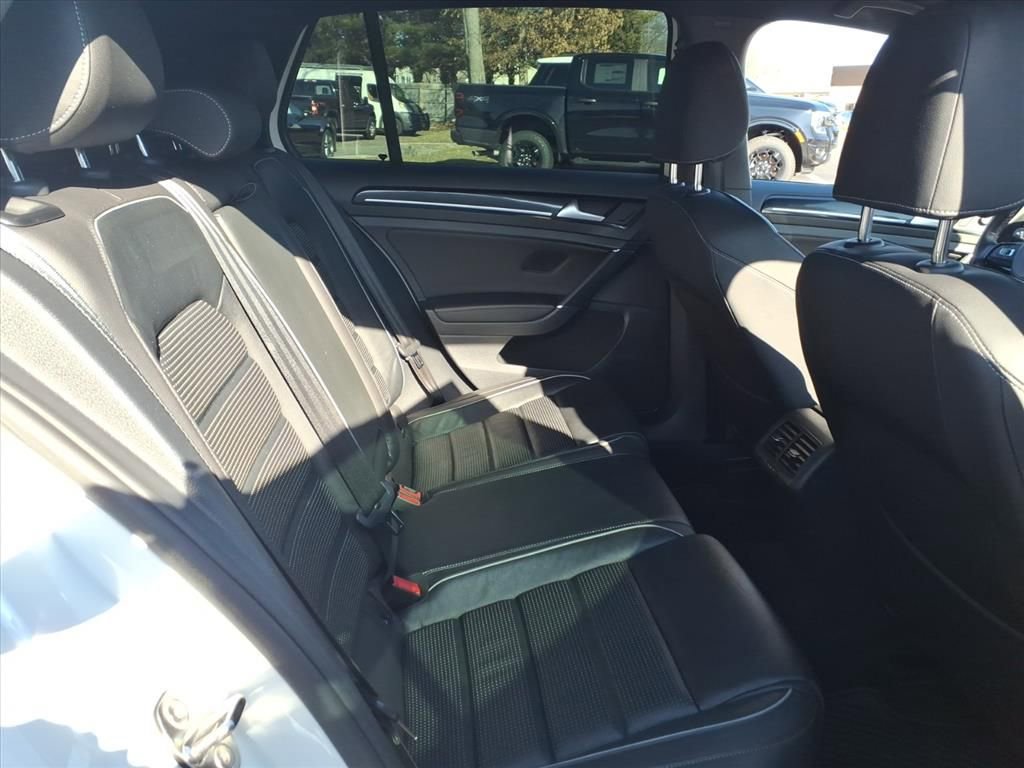 Used 2018 Volkswagen Golf R 4-Door image 12