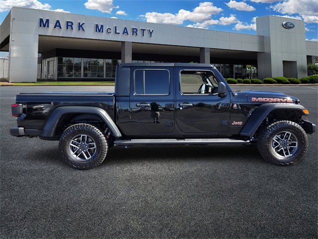 Used 2025 Jeep Gladiator Mojave w/ Convenience Group image 6
