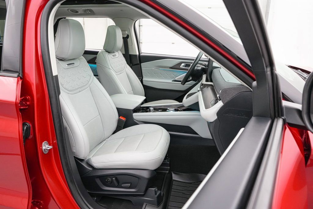 Certified 2025 Ford Explorer Platinum w/ LUX Leather Package image 23