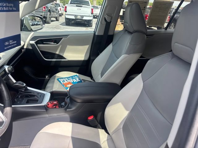 Used 2019 Toyota RAV4 Limited FWD image 13
