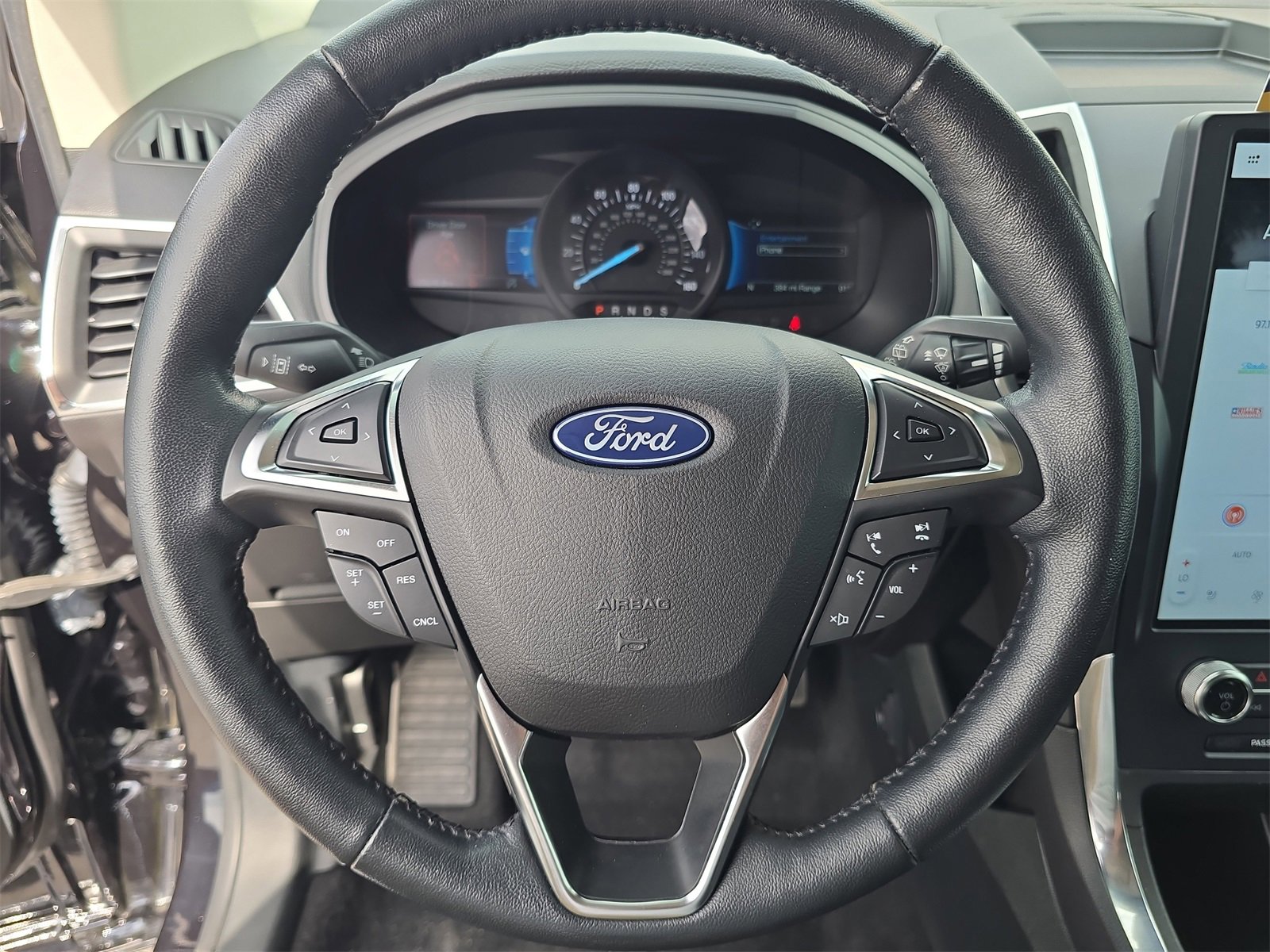 Certified 2023 Ford Edge Titanium image 23