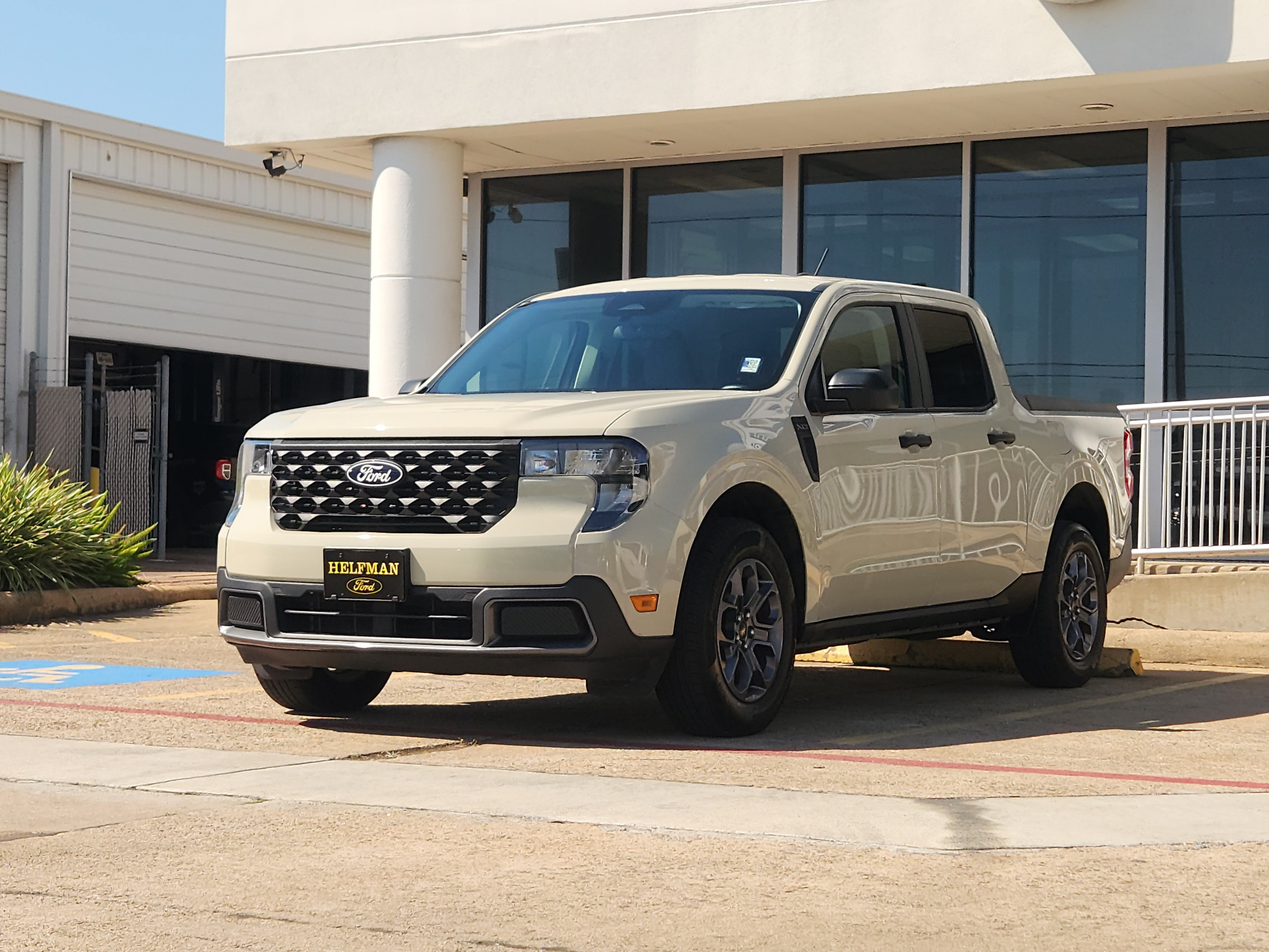 Certified 2025 Ford Maverick XLT FWD image 2