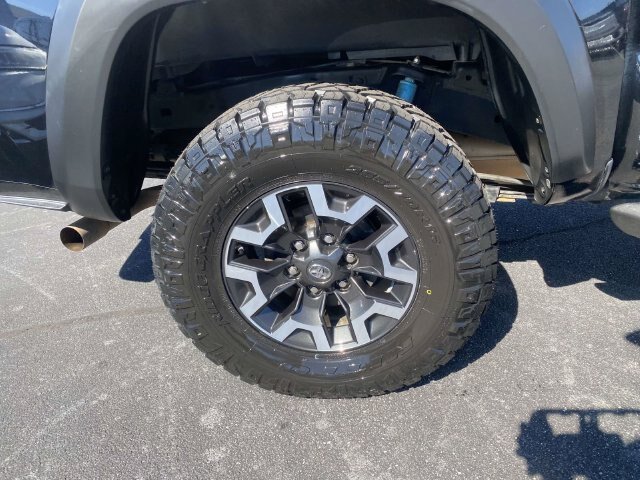 Used 2021 Toyota Tacoma TRD Off-Road AWD/4WD image 9