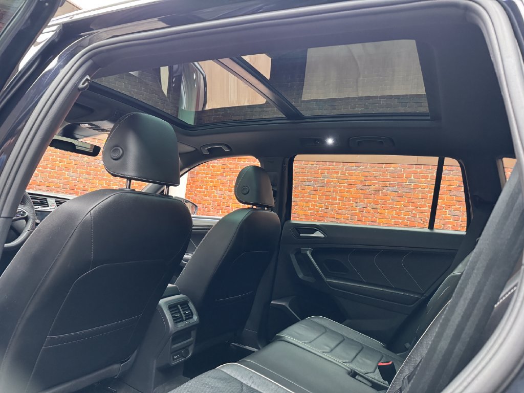 Used 2024 Volkswagen Tiguan SEL R-Line AWD/4WD image 3