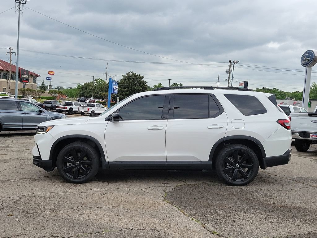 Used 2025 Honda Pilot Black Edition image 3