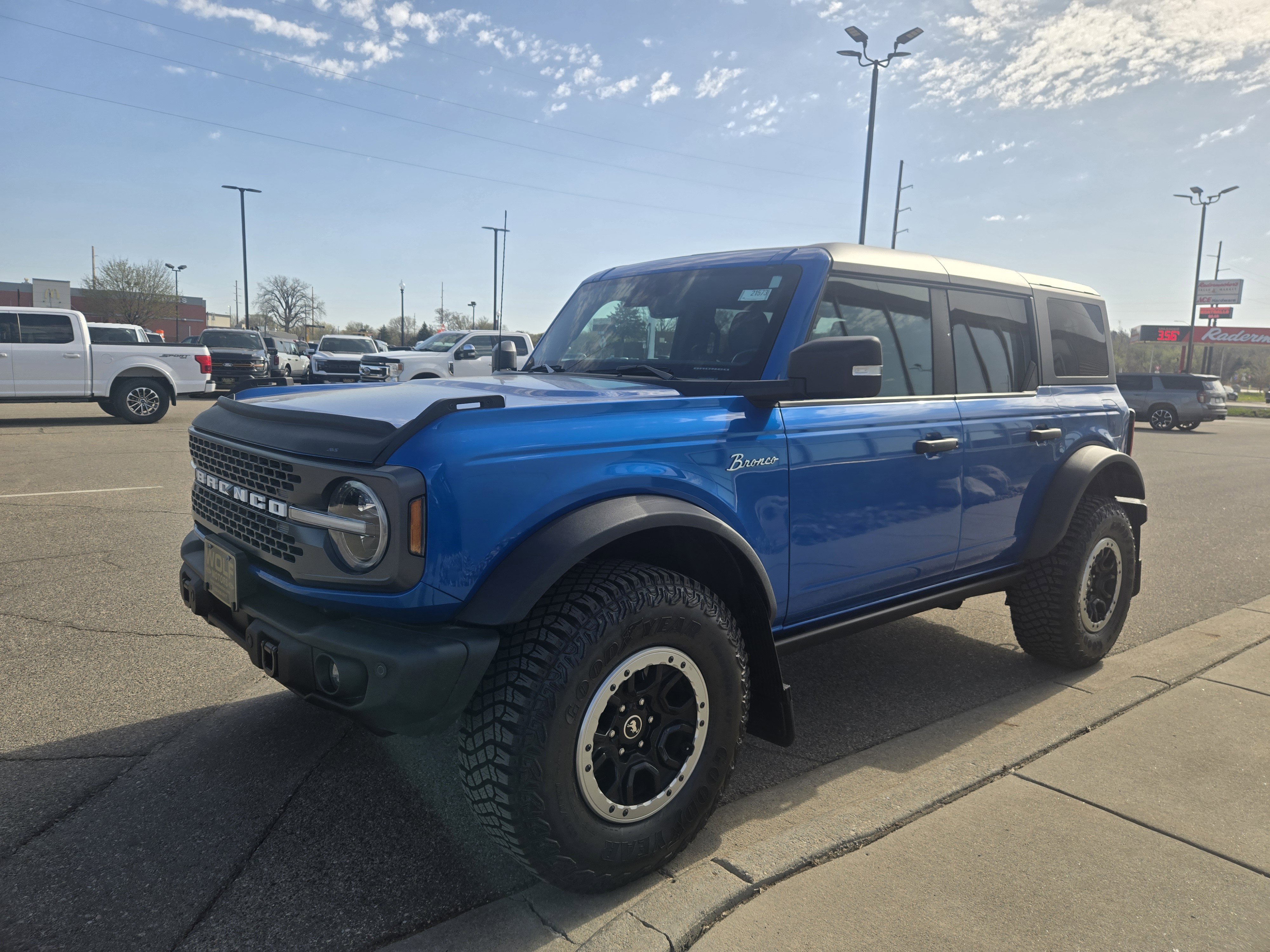 Certified 2022 Ford Bronco Badlands AWD/4WD image 3