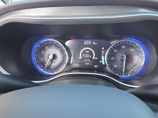 Used 2024 Chrysler Pacifica Touring-L FWD image 3
