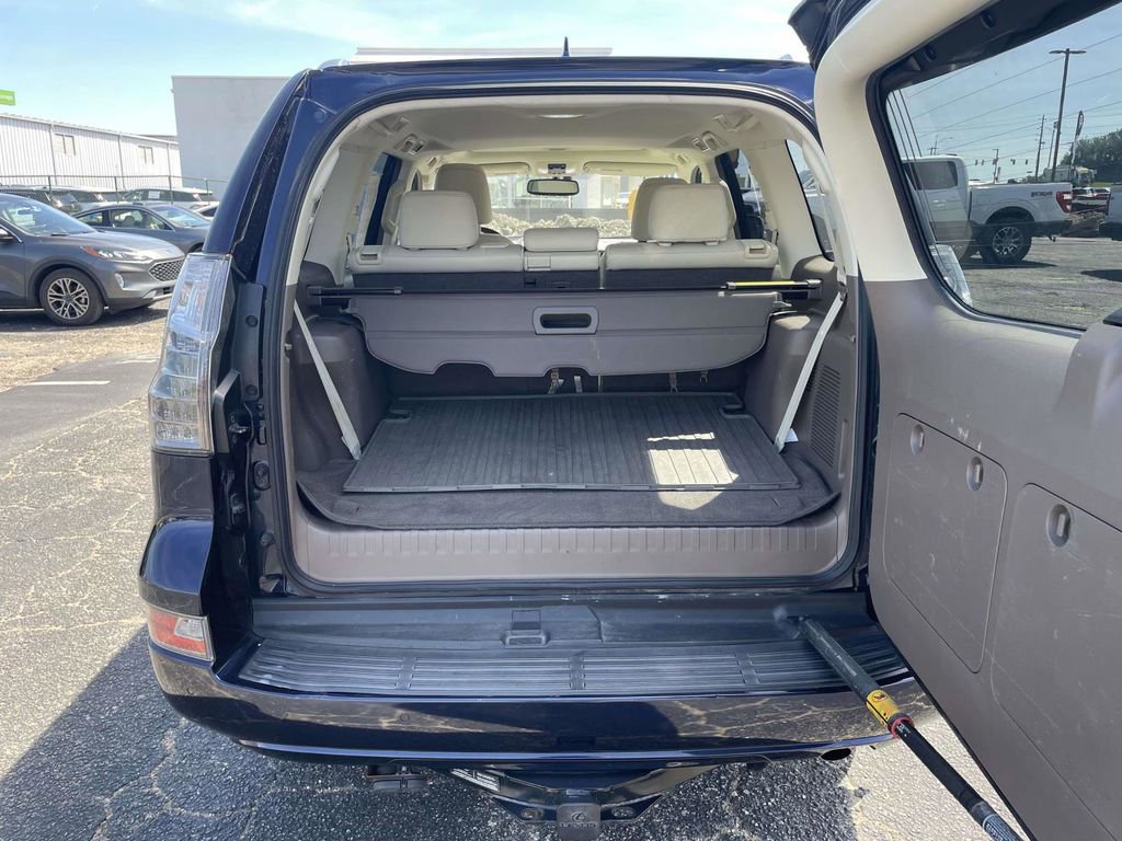 Used 2019 Lexus GX 460 Premium w/ Premium Package AWD/4WD image 10