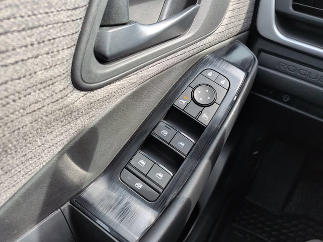 Used 2023 Nissan Rogue S AWD/4WD image 29