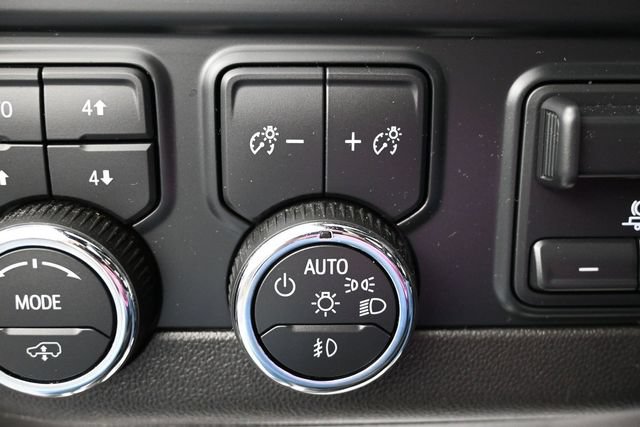 Used 2025 Chevrolet Suburban High Country AWD/4WD image 24