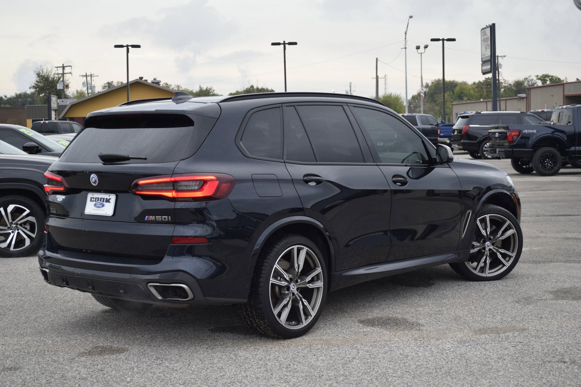 Used 2022 BMW X5 M50i w/ Executive Package image 11